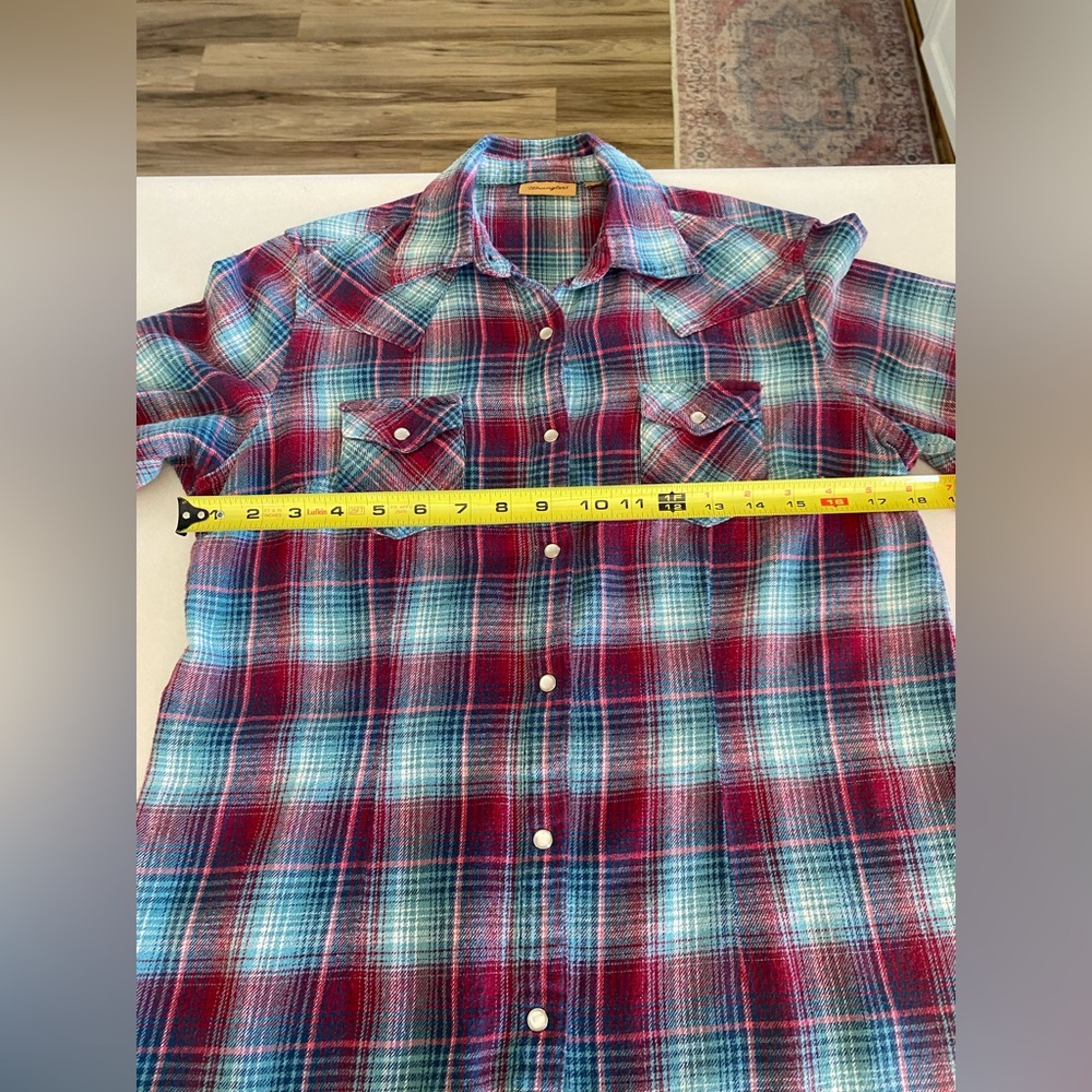 WRANGLER VTG WESTERN PEARL SNAP FLANNEL PNK BLUR XS/S (see meaurements)